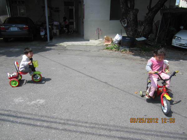 帶baby 騎腳踏車~~~ 帶baby 騎腳踏車~~~