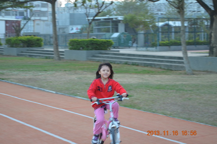 豬豬騎腳踏車~~~