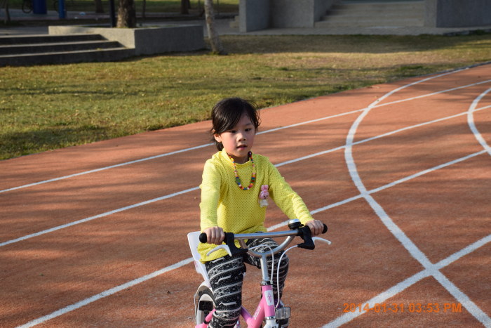 豬豬騎車車~~~