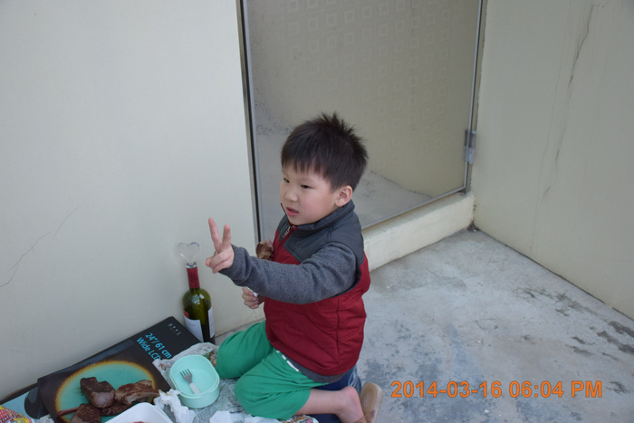 阿公, 再給我兩隻羊排~