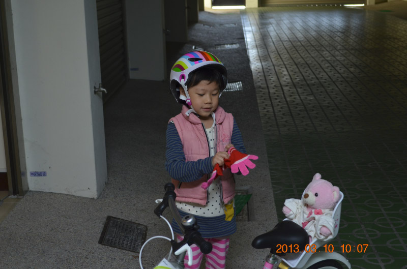戴上手套, 再來騎騎腳踏車~~ 戴上手套, 再來騎騎腳踏車~~